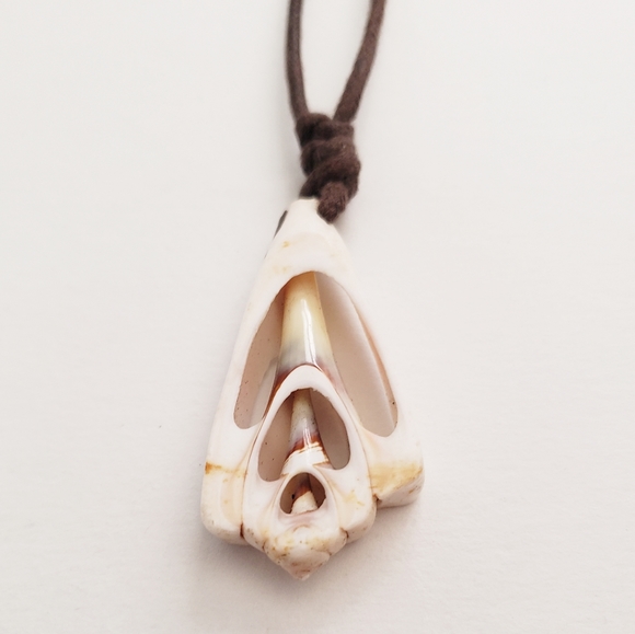 NEW Conch Seashell Necklace - Picture 4 of 6